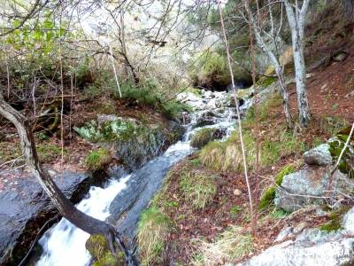 Chorro o Chorrera de San Mamés; pueblos de españa; cruce de caminos; sanse;senderismo montaña bur